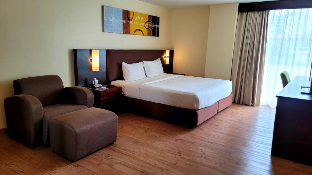 Lohas Residences Sukhumvit 2 Банкок Екстериор снимка