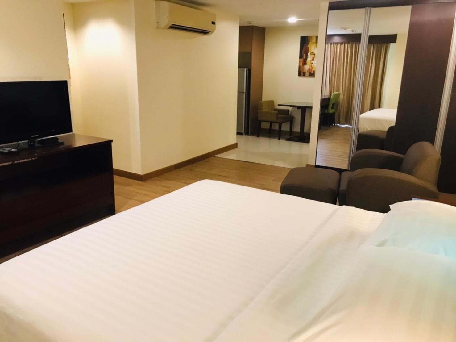 Lohas Residences Sukhumvit 2 Банкок Стая снимка